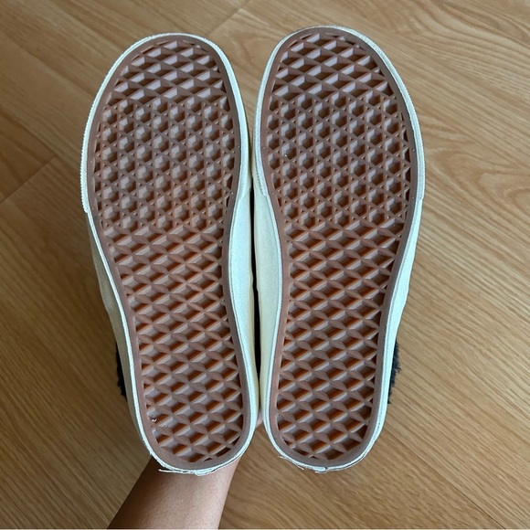 Vans Authentic Sherpa Cozy Hug Sneakers Men’s 4.5 Women’s 6 - Picture 7 of 7